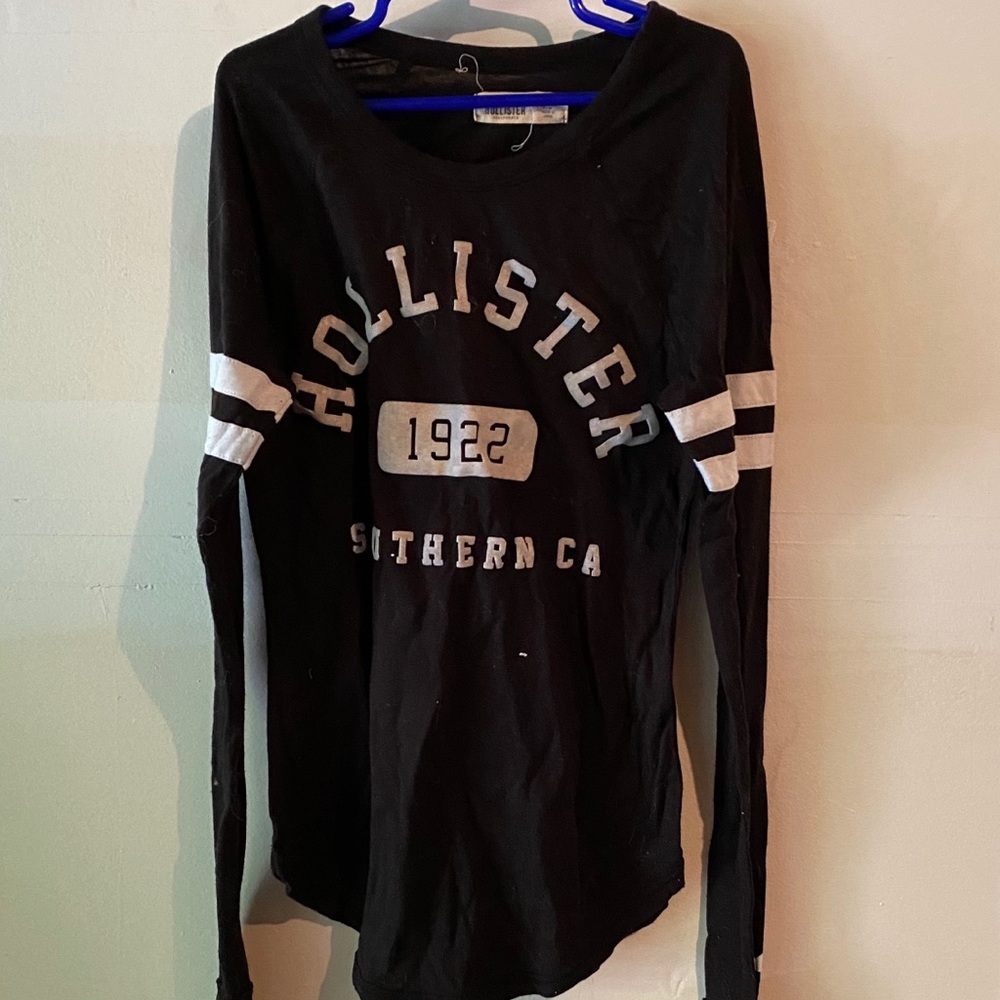 black thin long sleeve shirt
